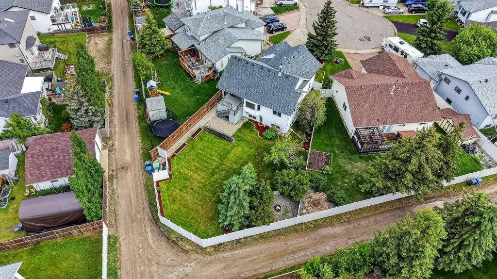 35 Pine Place Crossfield AB T0M 0S0