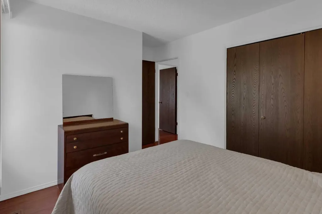 316 Norseman Road NW Calgary AB T2K 5M5