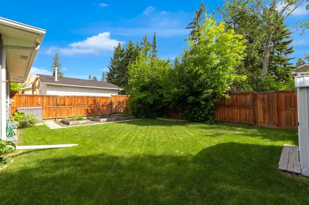 316 Norseman Road NW Calgary AB T2K 5M5