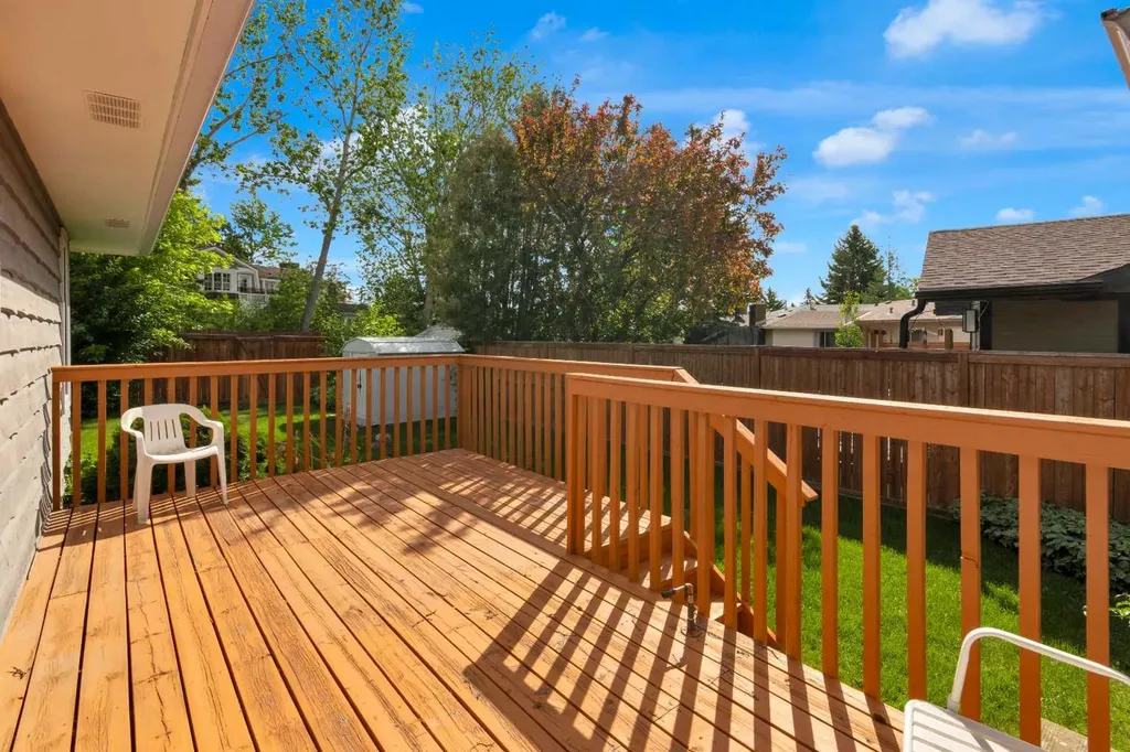 316 Norseman Road NW Calgary AB T2K 5M5