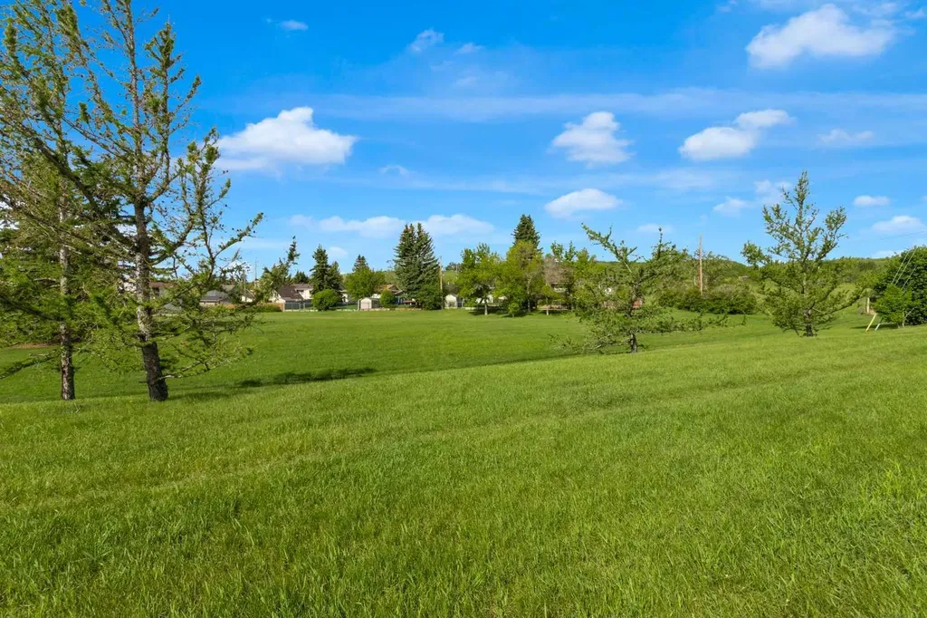 316 Norseman Road NW Calgary AB T2K 5M5