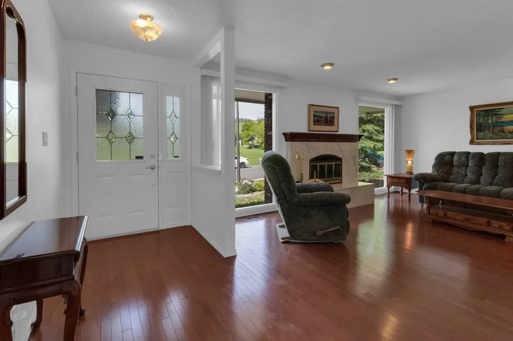 316 Norseman Road NW Calgary AB T2K 5M5