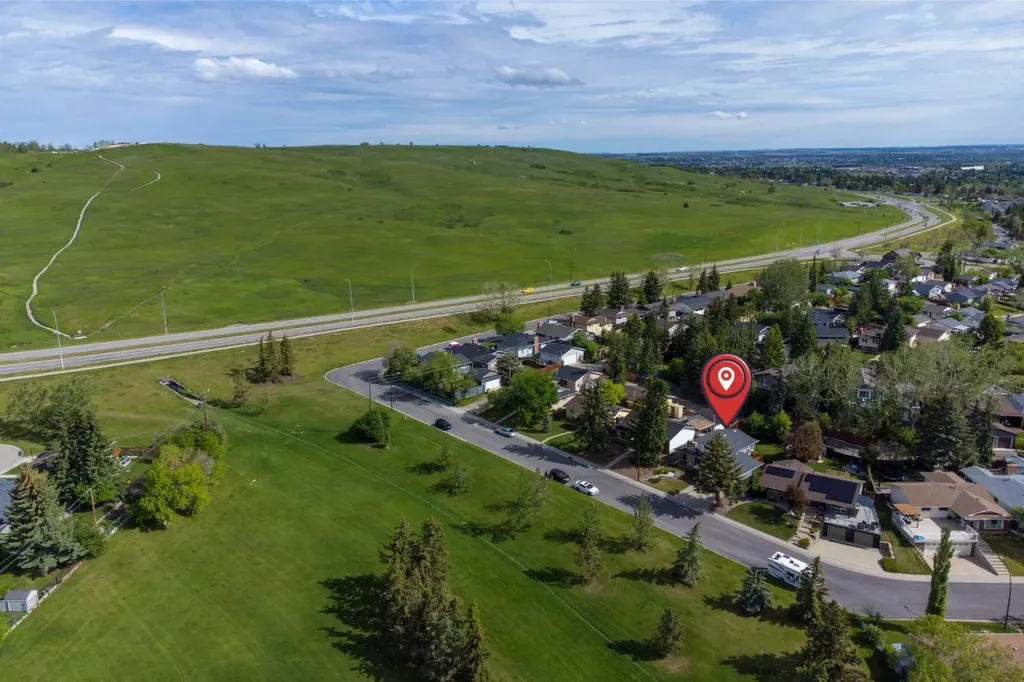 316 Norseman Road NW Calgary AB T2K 5M5