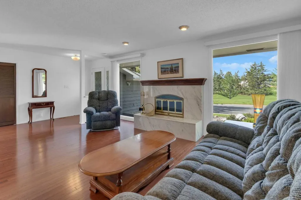 316 Norseman Road NW Calgary AB T2K 5M5