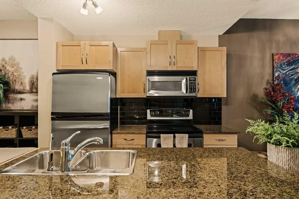 5605 Henwood Street SW Calgary AB T3E 7R2