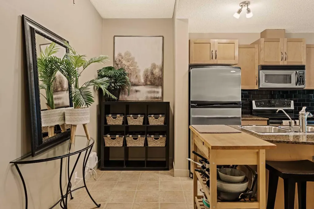 5605 Henwood Street SW Calgary AB T3E 7R2