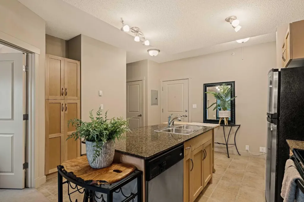 5605 Henwood Street SW Calgary AB T3E 7R2