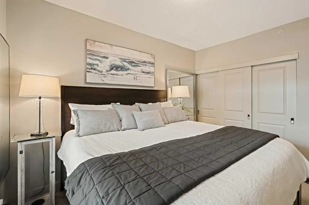 5605 Henwood Street SW Calgary AB T3E 7R2