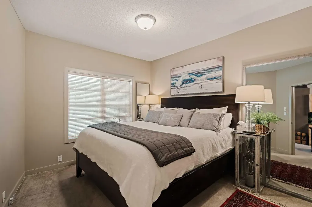 5605 Henwood Street SW Calgary AB T3E 7R2