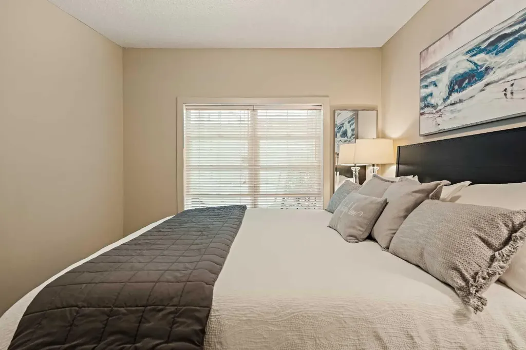 5605 Henwood Street SW Calgary AB T3E 7R2