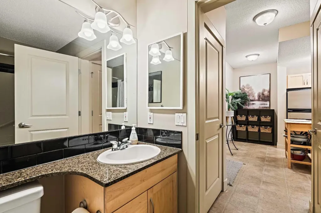 5605 Henwood Street SW Calgary AB T3E 7R2