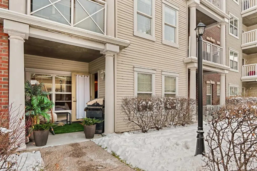 5605 Henwood Street SW Calgary AB T3E 7R2