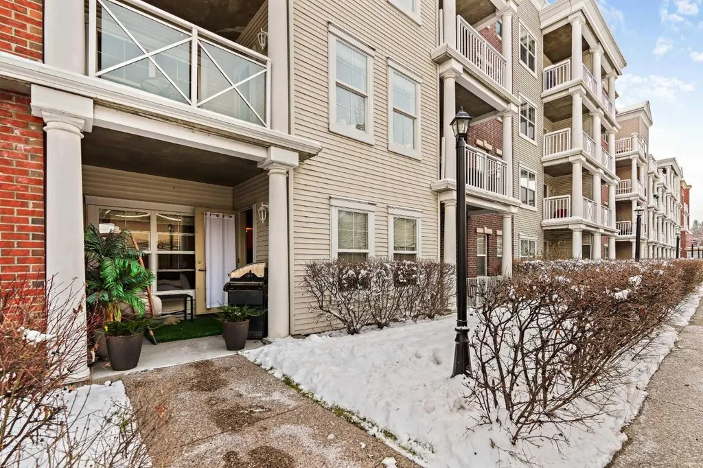 5605 Henwood Street SW Calgary AB T3E 7R2