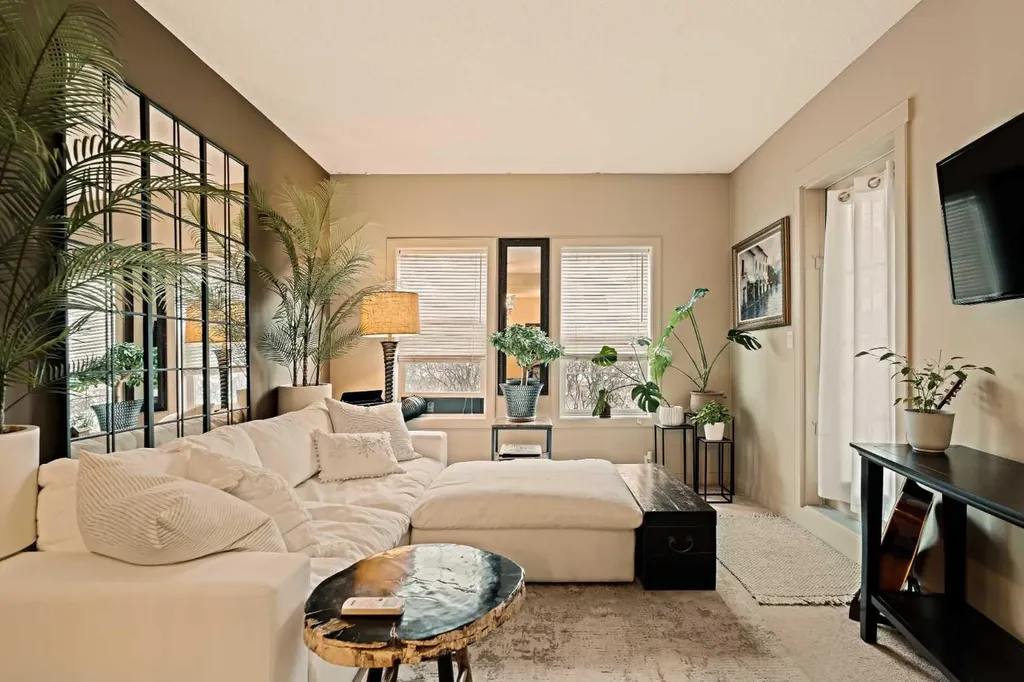 5605 Henwood Street SW Calgary AB T3E 7R2