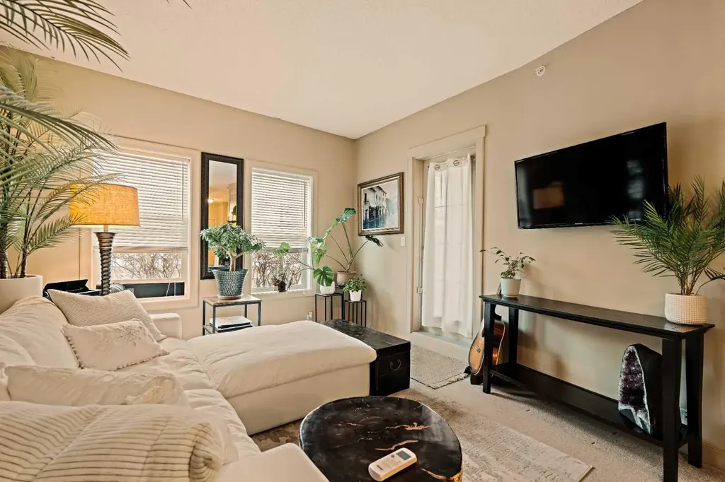 5605 Henwood Street SW Calgary AB T3E 7R2