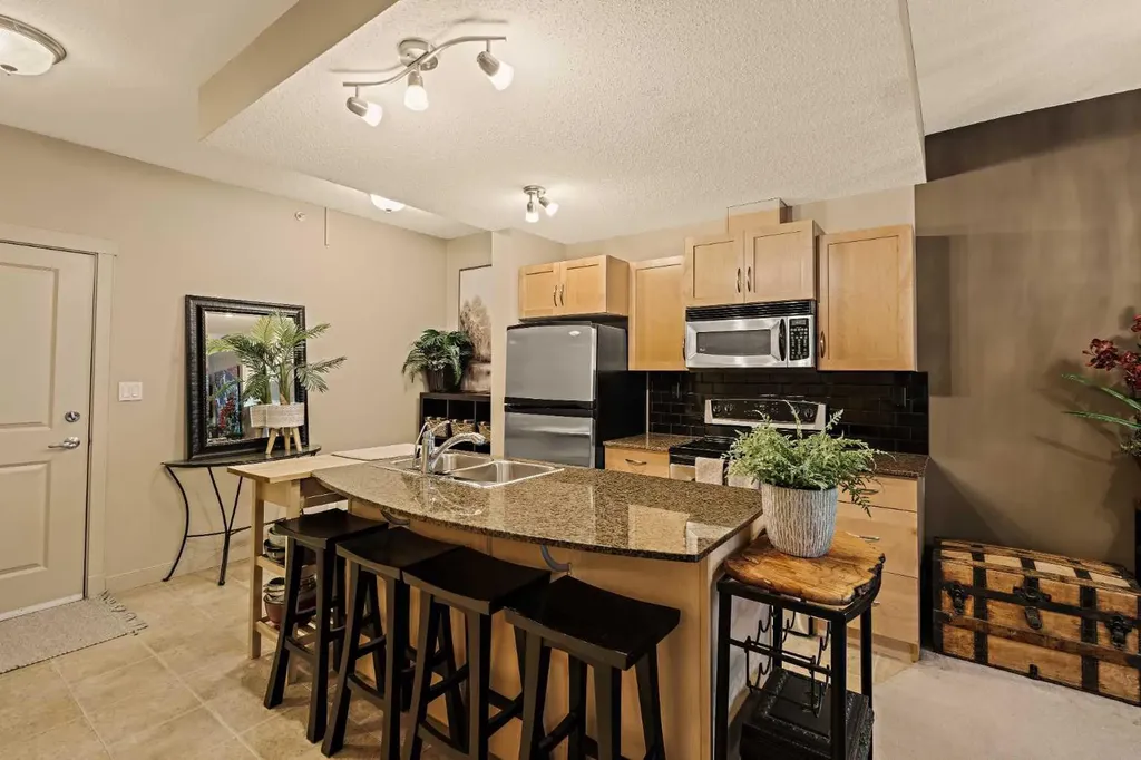 5605 Henwood Street SW Calgary AB T3E 7R2