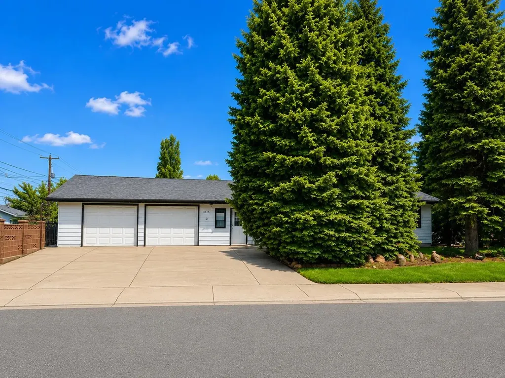 2015 24 Street S Lethbridge AB T1K 2M6