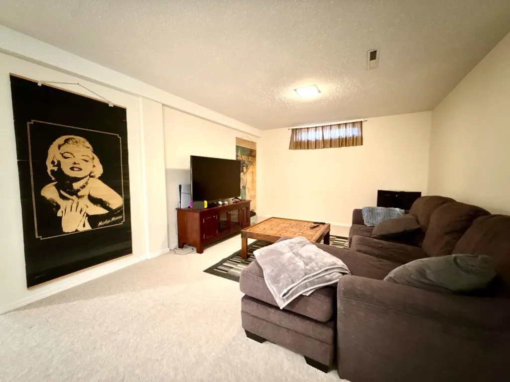 2015 24 Street S Lethbridge AB T1K 2M6