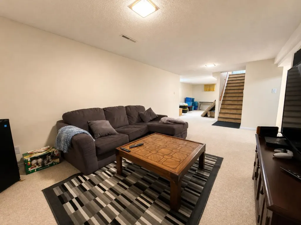 2015 24 Street S Lethbridge AB T1K 2M6