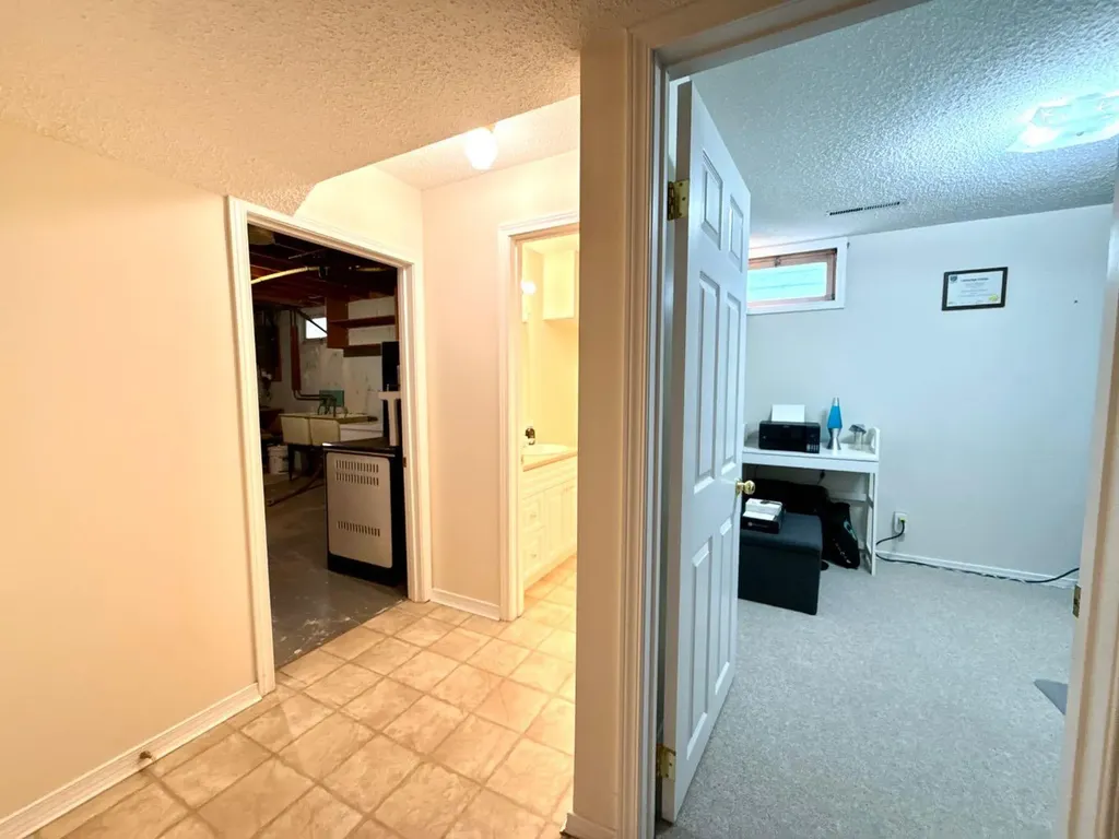 2015 24 Street S Lethbridge AB T1K 2M6