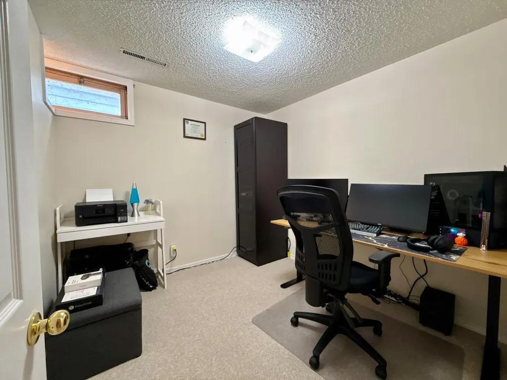 2015 24 Street S Lethbridge AB T1K 2M6