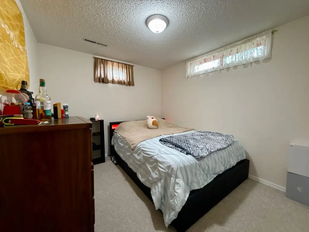 2015 24 Street S Lethbridge AB T1K 2M6