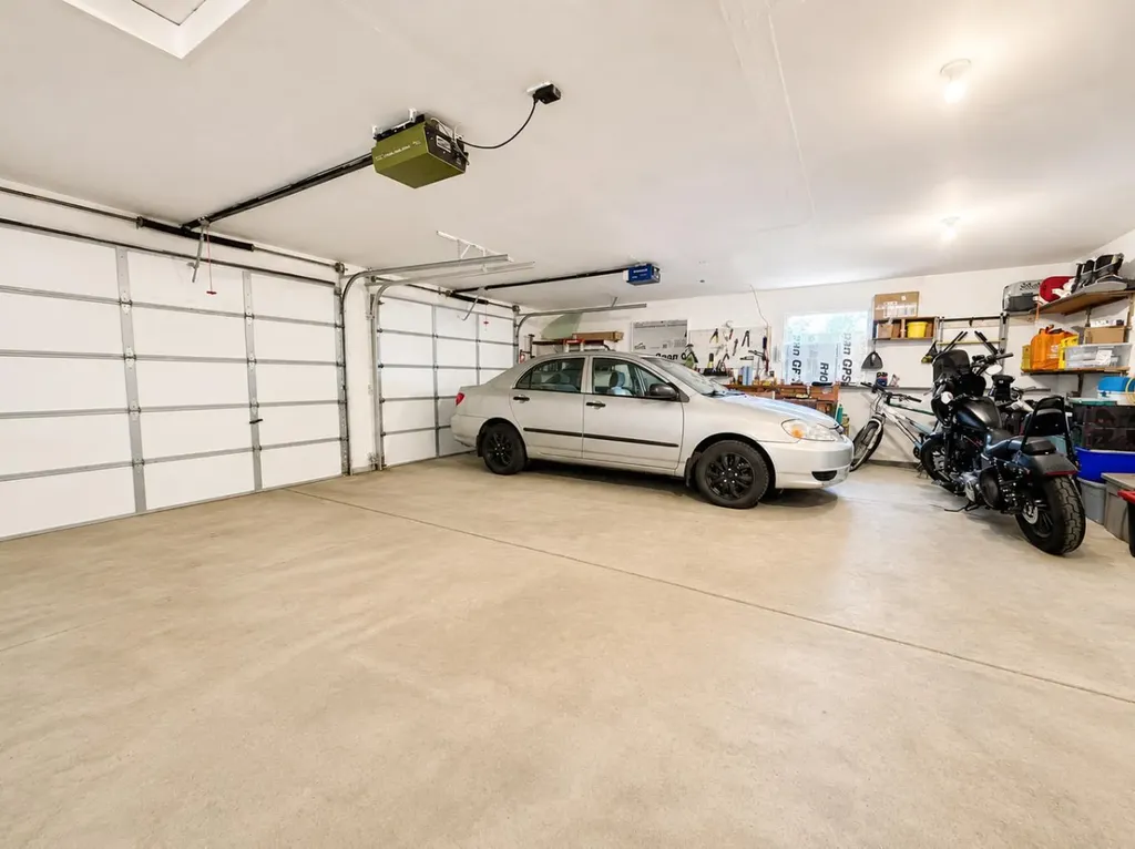 2015 24 Street S Lethbridge AB T1K 2M6