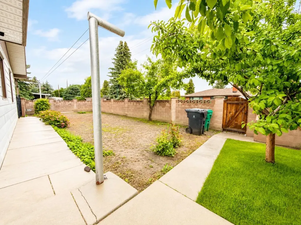 2015 24 Street S Lethbridge AB T1K 2M6