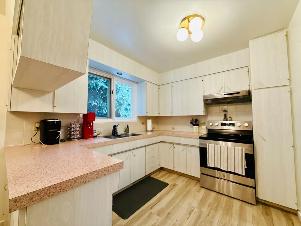 2015 24 Street S Lethbridge AB T1K 2M6