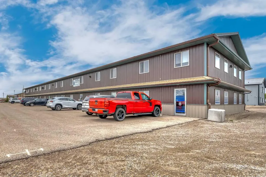 130 Canal Gardens Strathmore AB T1P 1Y4