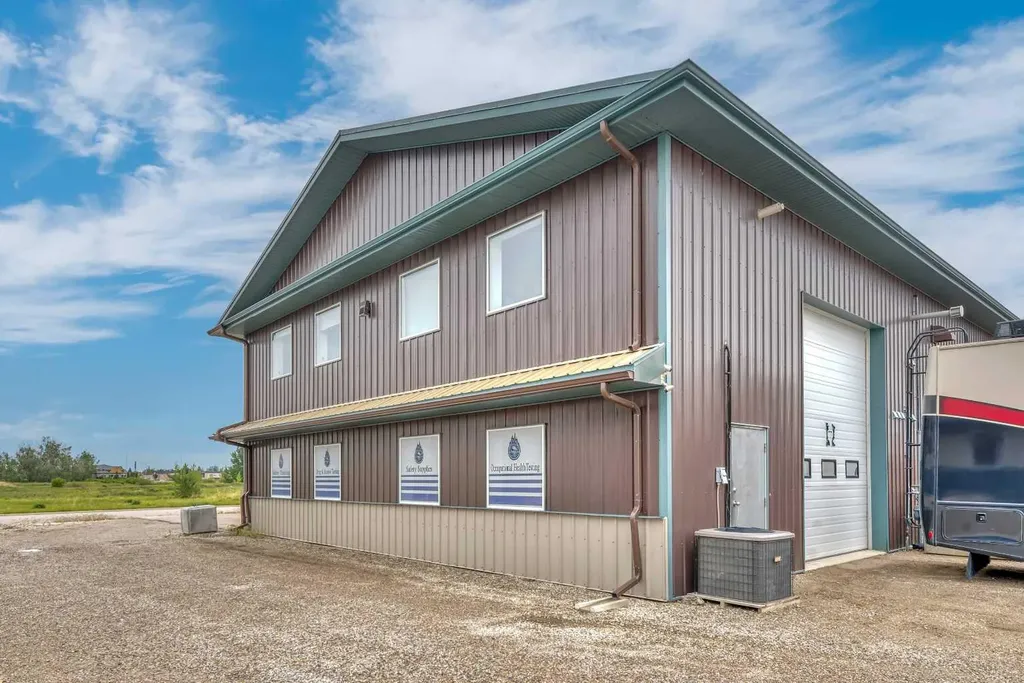 130 Canal Gardens Strathmore AB T1P 1Y4