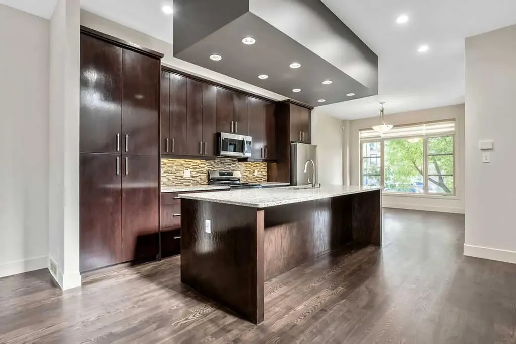 1136 17 Avenue NW Calgary AB T2M 0P6