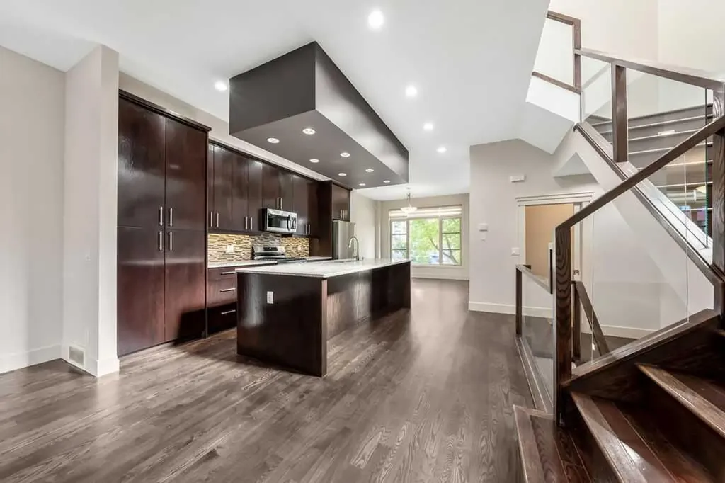 1136 17 Avenue NW Calgary AB T2M 0P6