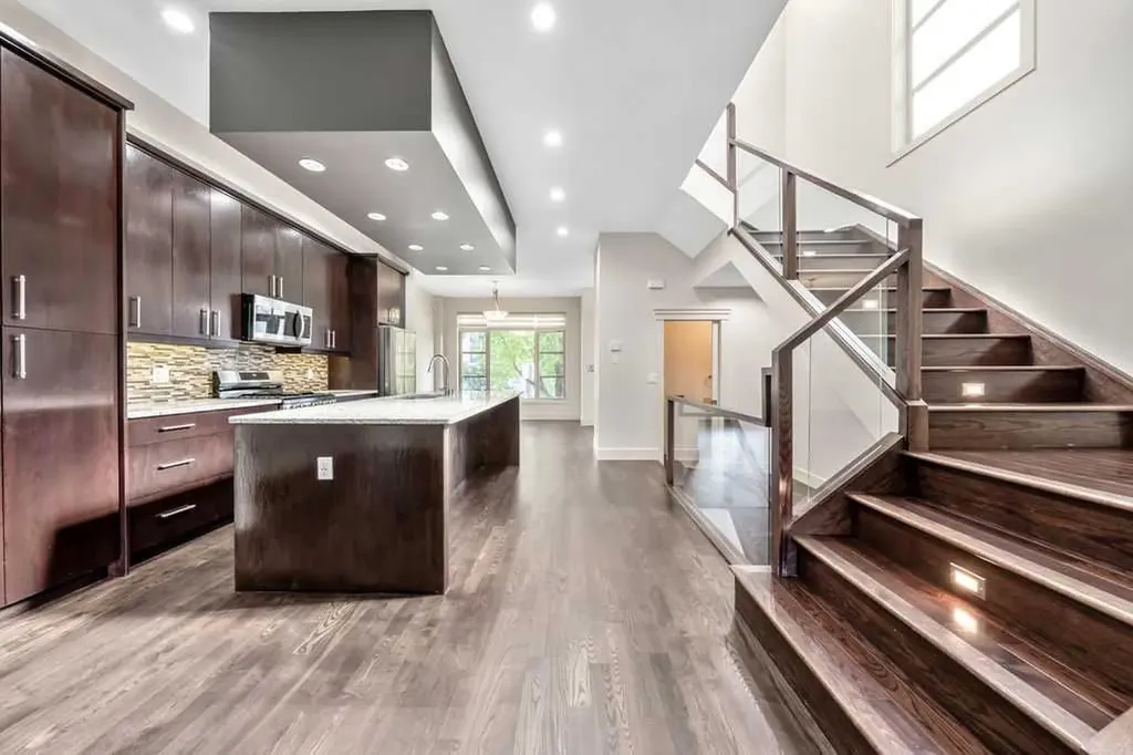 1136 17 Avenue NW Calgary AB T2M 0P6