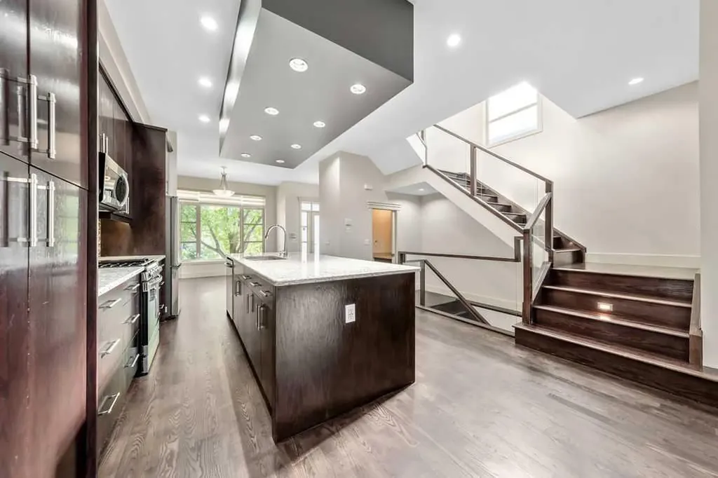 1136 17 Avenue NW Calgary AB T2M 0P6