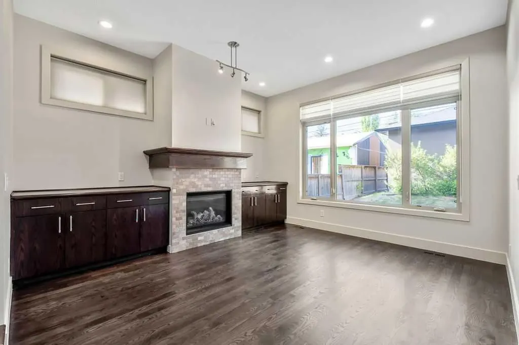 1136 17 Avenue NW Calgary AB T2M 0P6