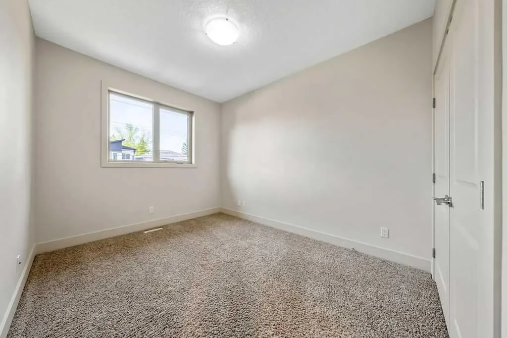 1136 17 Avenue NW Calgary AB T2M 0P6