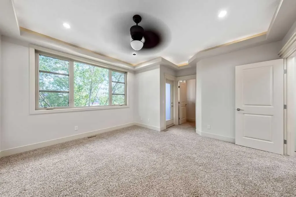 1136 17 Avenue NW Calgary AB T2M 0P6
