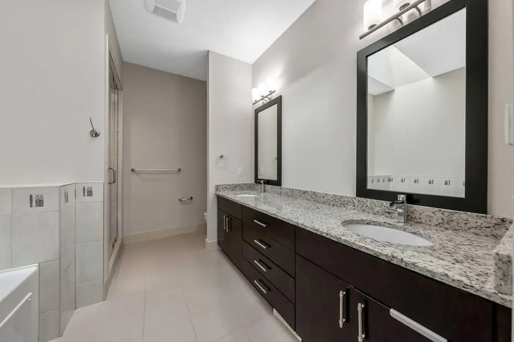 1136 17 Avenue NW Calgary AB T2M 0P6