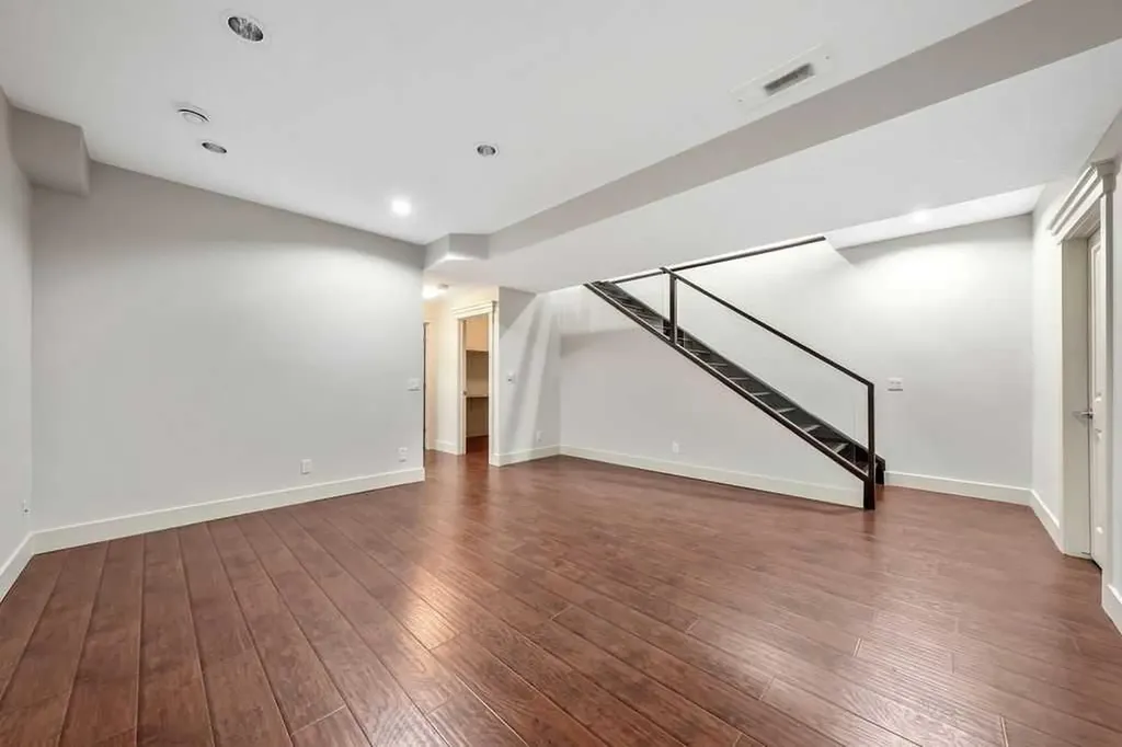 1136 17 Avenue NW Calgary AB T2M 0P6