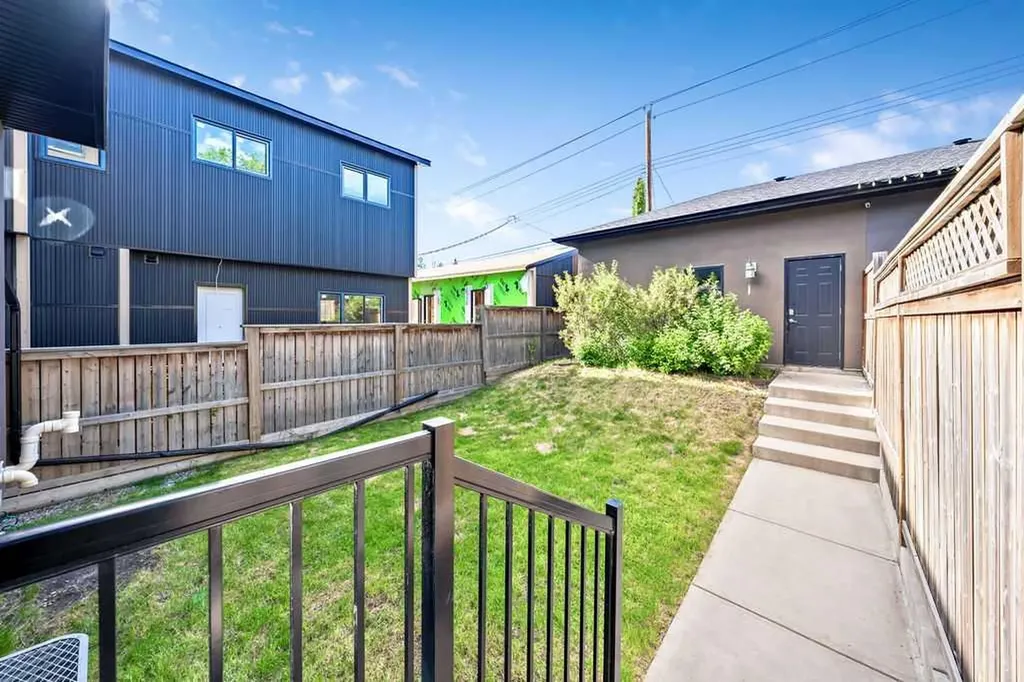 1136 17 Avenue NW Calgary AB T2M 0P6