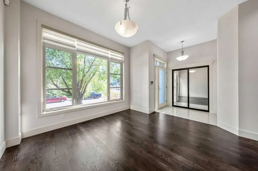 1136 17 Avenue NW Calgary AB T2M 0P6