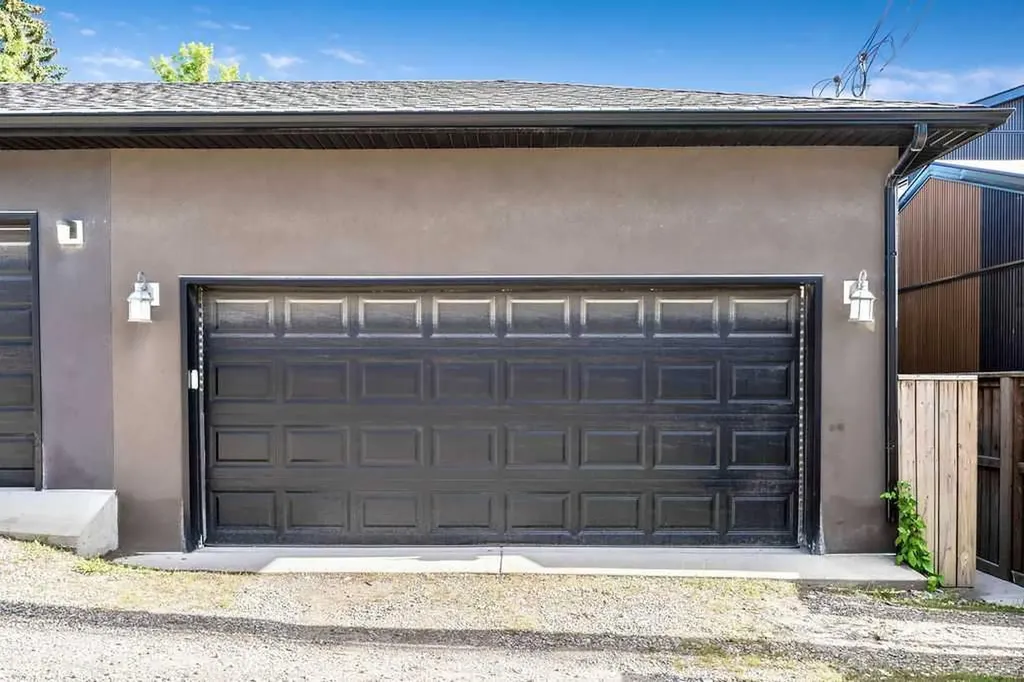 1136 17 Avenue NW Calgary AB T2M 0P6