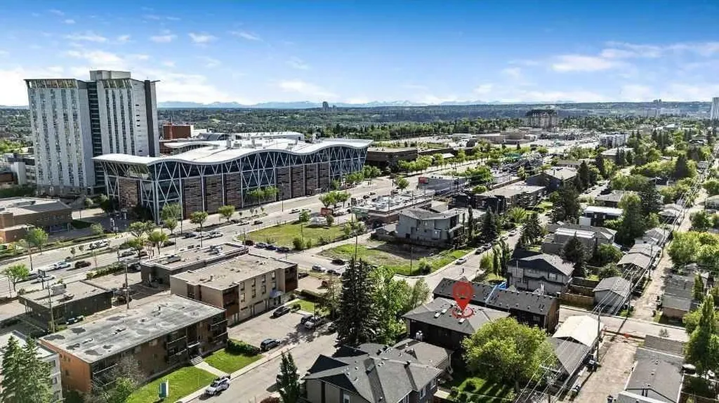 1136 17 Avenue NW Calgary AB T2M 0P6