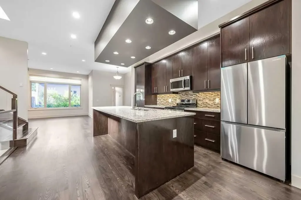 1136 17 Avenue NW Calgary AB T2M 0P6