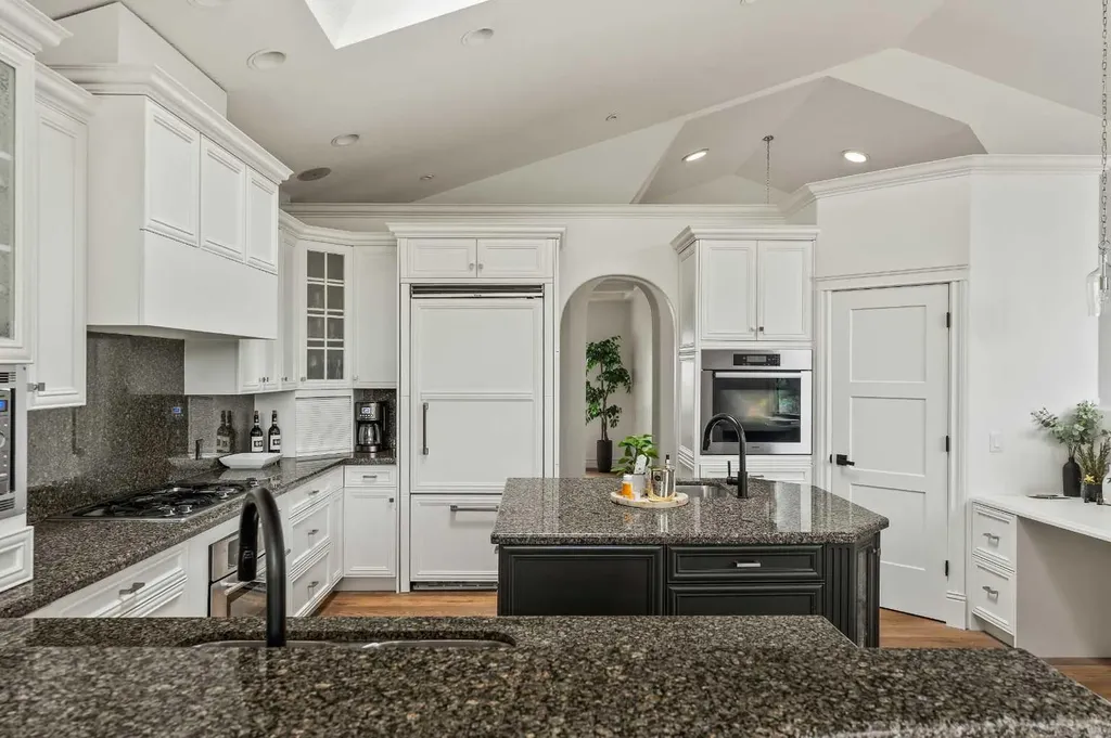 31 Sterling Springs Crescent Rural Rocky View County AB T3Z 3J6