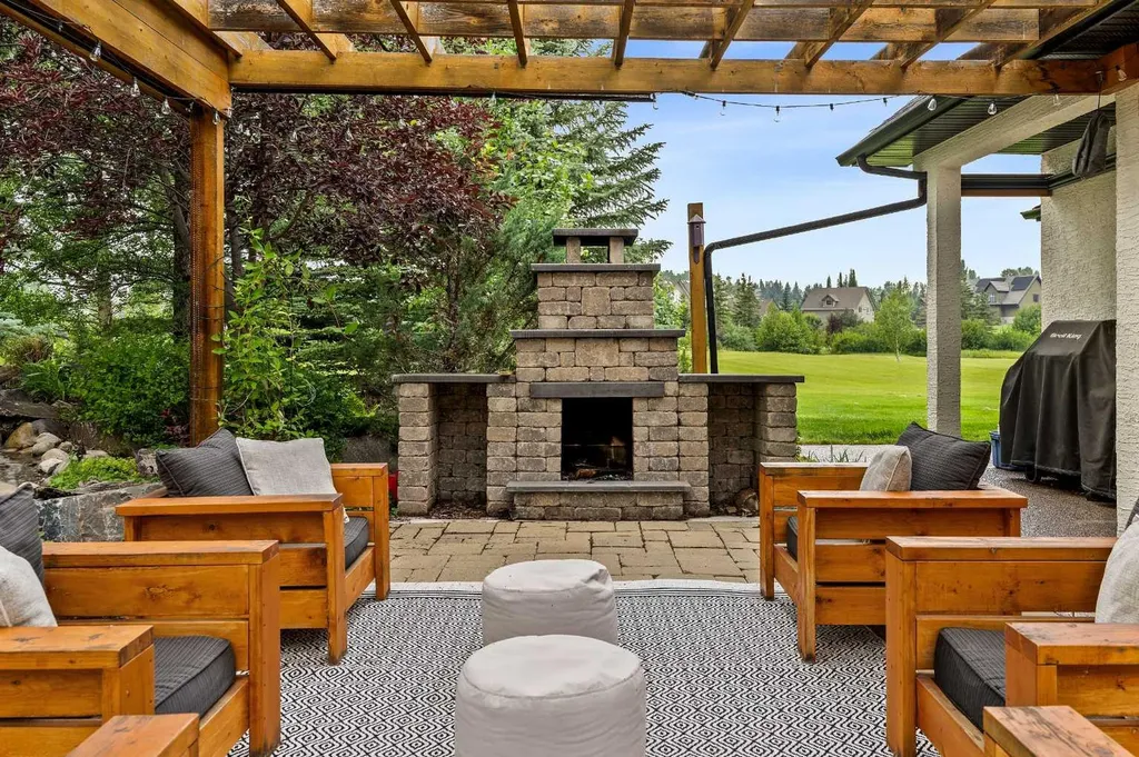 31 Sterling Springs Crescent Rural Rocky View County AB T3Z 3J6