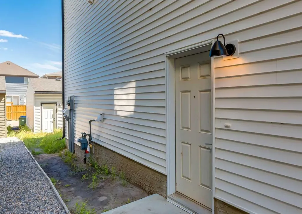 7386 202 Avenue SE Calgary AB T3S 0E7