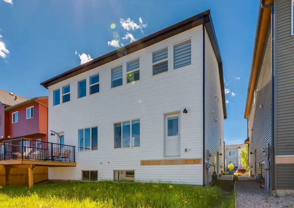 7386 202 Avenue SE Calgary AB T3S 0E7