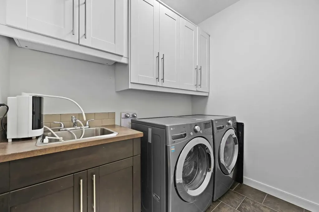 129 Springbluff Boulevard SW Calgary AB T3H 0N3
